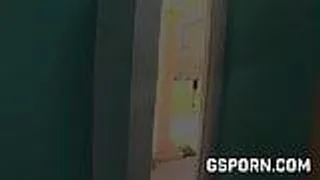 Blonde Teenagerin will einen grossen schwarzen Schwanz
