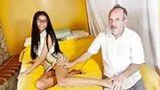 Scharfes madchen wird auf der Arbeit geschwängert