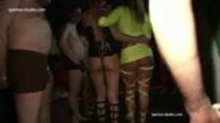Bukkake Orgie mit sexy Susi und Marissa Mendoza die sich die Löcher vollwichsen - Gangbang Porno