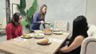 Geile Milfs werden von einem Afrikaner anal durchgenommen