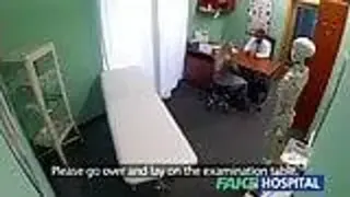 Fakehospital - junge Blondine wird besamt