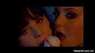 Junge Lesben Natasha und lindy lecken sich