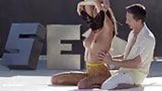 Silvie Delux fickt einen jungen Kerl